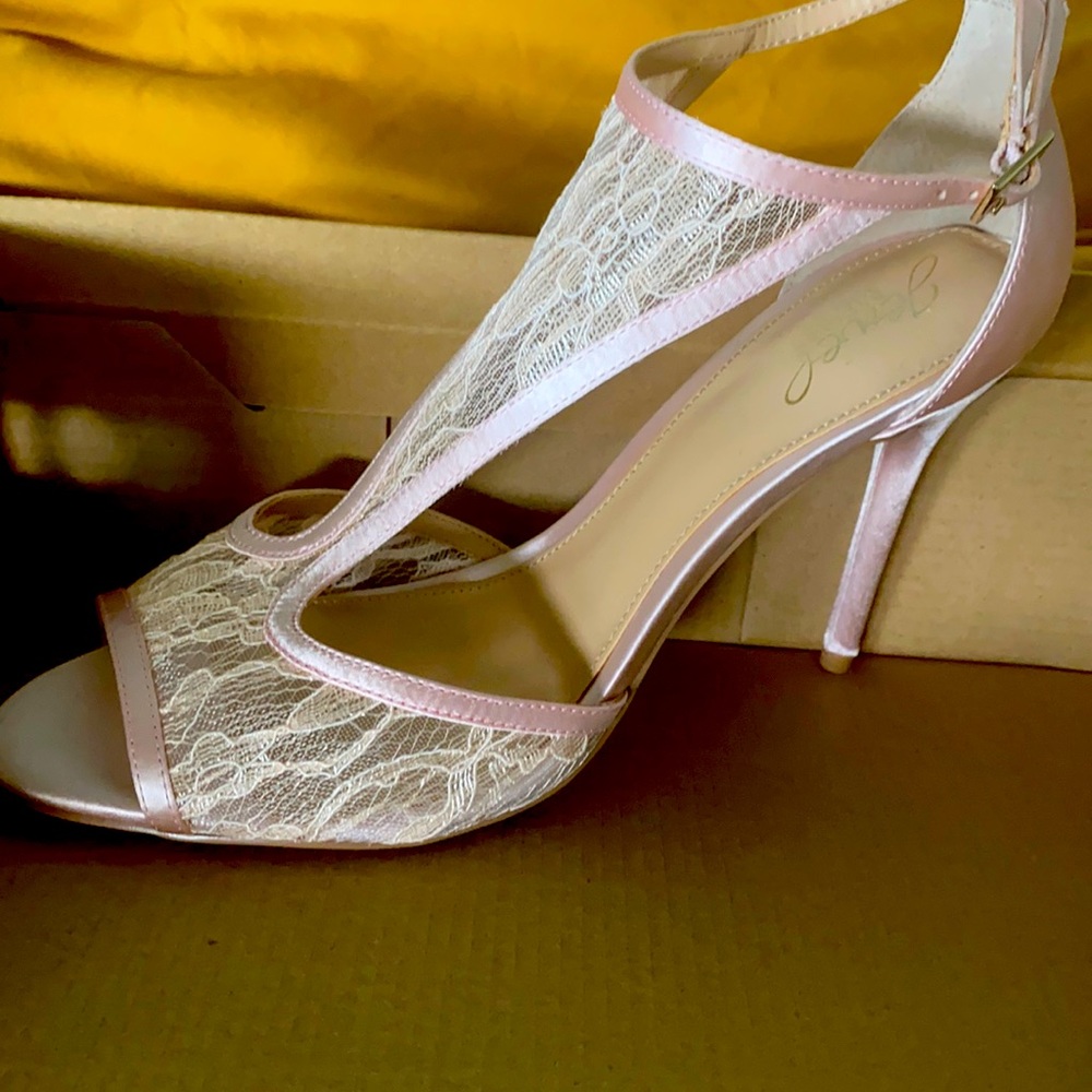 New Delicate pink heels